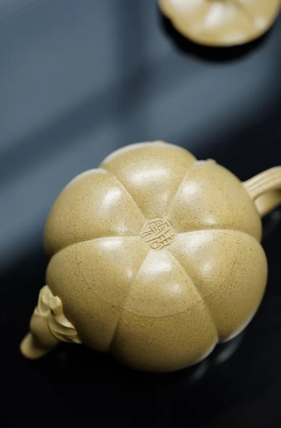 Premium Yixing Zisha Teapot | Handcrafted Thin Clay Art | 2700元 4