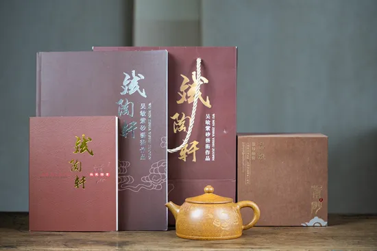 Premium Yixing Zisha Clay Teapot - Handcrafted Golden Duan, 270cc 4