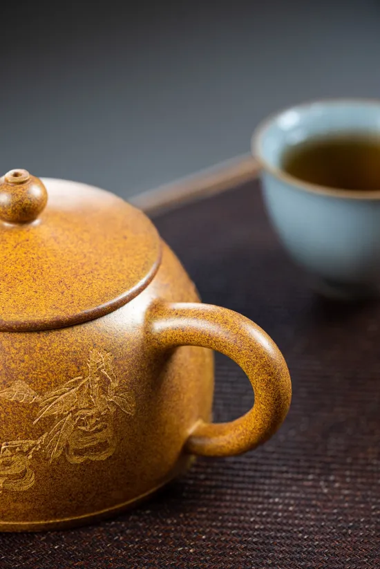 Premium Yixing Zisha Clay Teapot - Handcrafted Golden Duan, 270cc 7