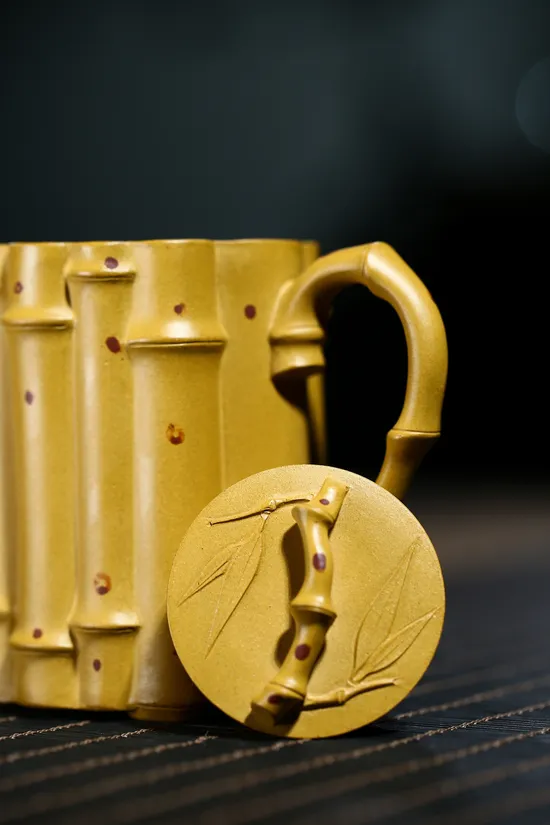 Handcrafted Yixing Zisha Clay Teapot - Collector's Choice 1