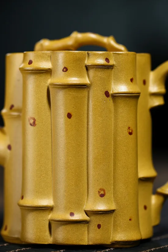 Handcrafted Yixing Zisha Clay Teapot - Collector's Choice 3