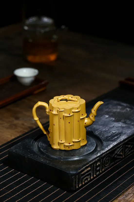 Handcrafted Yixing Zisha Clay Teapot - Collector's Choice 5