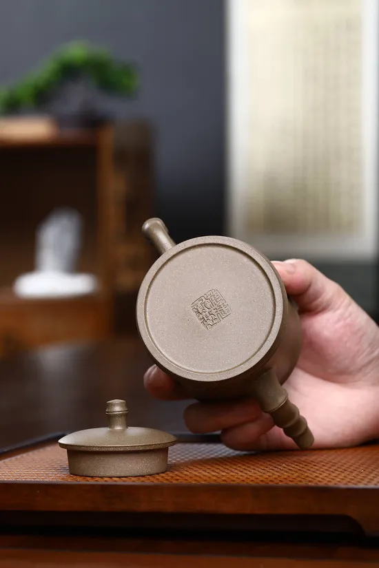 Premium Yixing Zisha Teapot – Handcrafted Artistic Clay Pot, Collectible 1