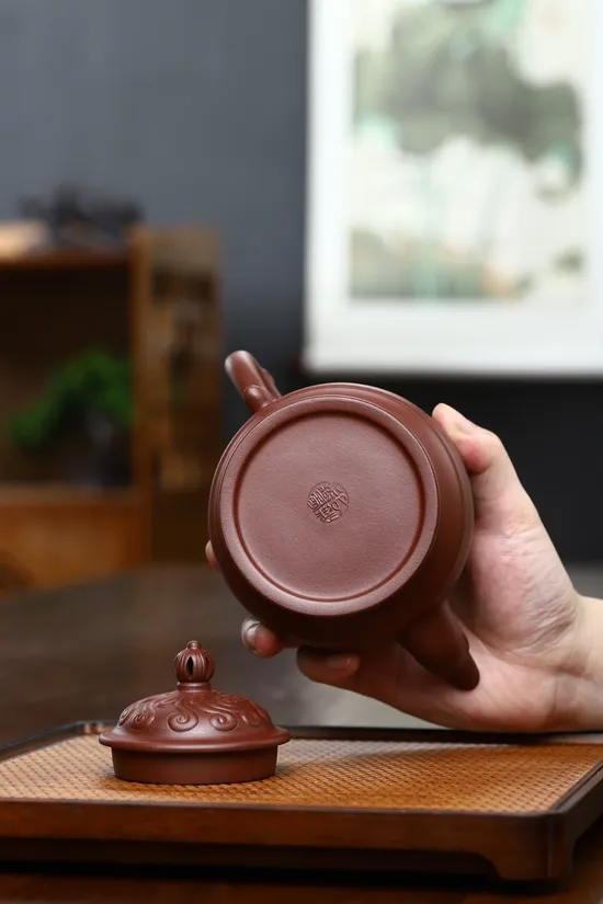 Premium Yixing Zisha Teapot – Handcrafted Collectible Artistry 1