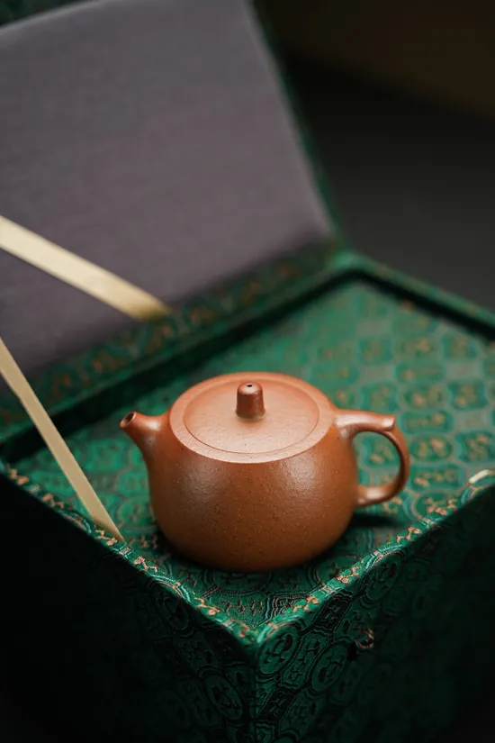 Premium Yixing Clay Teapot | Golden Clay & Classic Design 3