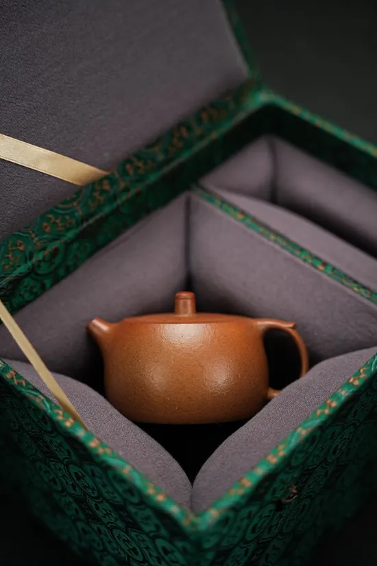 Premium Yixing Clay Teapot | Golden Clay & Classic Design 8