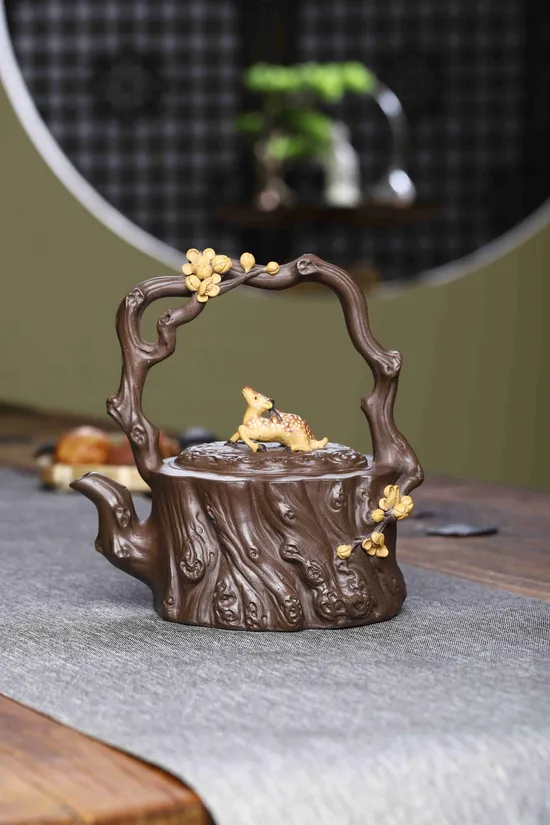 Premium Yixing Clay Teapot | Award-Winning Handcrafted Zisha Pot 4