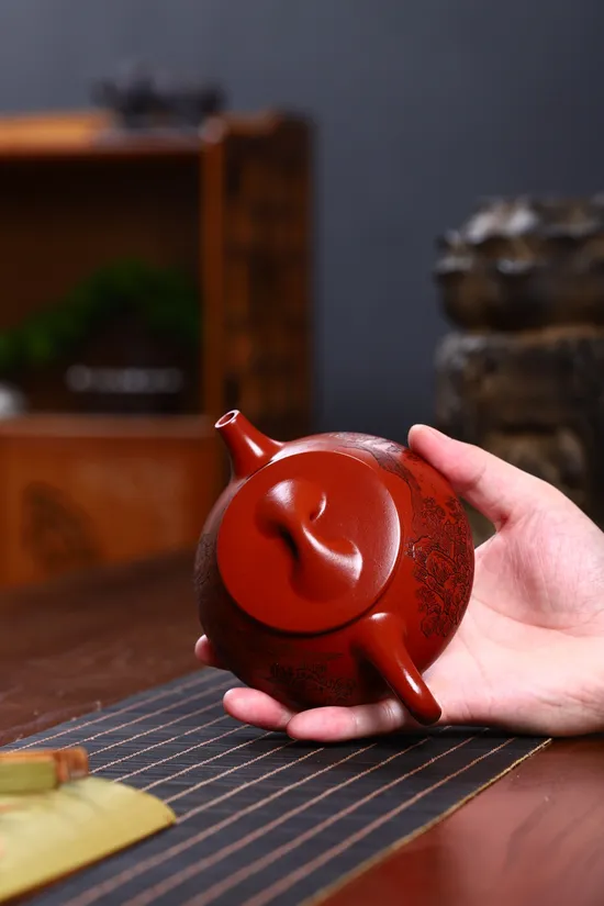 Golden Award Yixing Teapot | Rare Clay Craftsmanship 3
