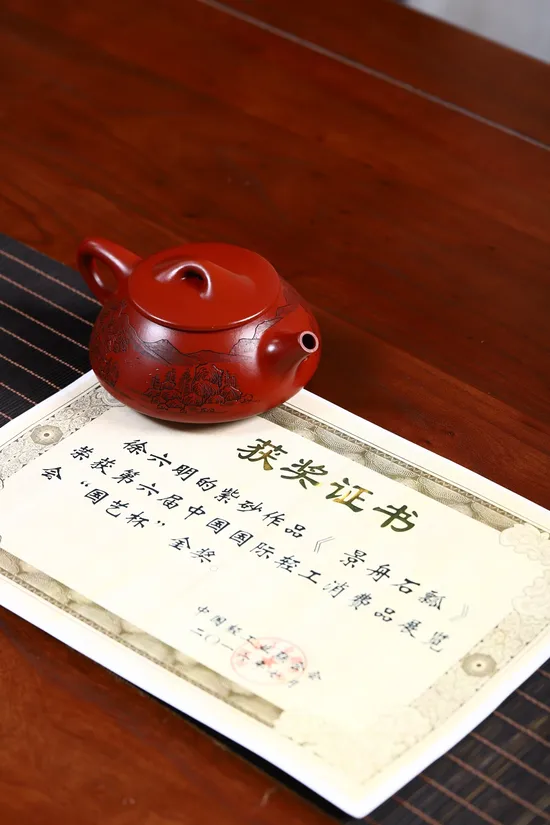 Golden Award Yixing Teapot | Rare Clay Craftsmanship 5