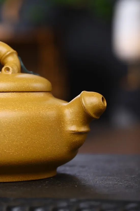 Zisha Teapots: 2 | 100 CNY | Xu Liuming | Leng Huangjin Duan clay 1