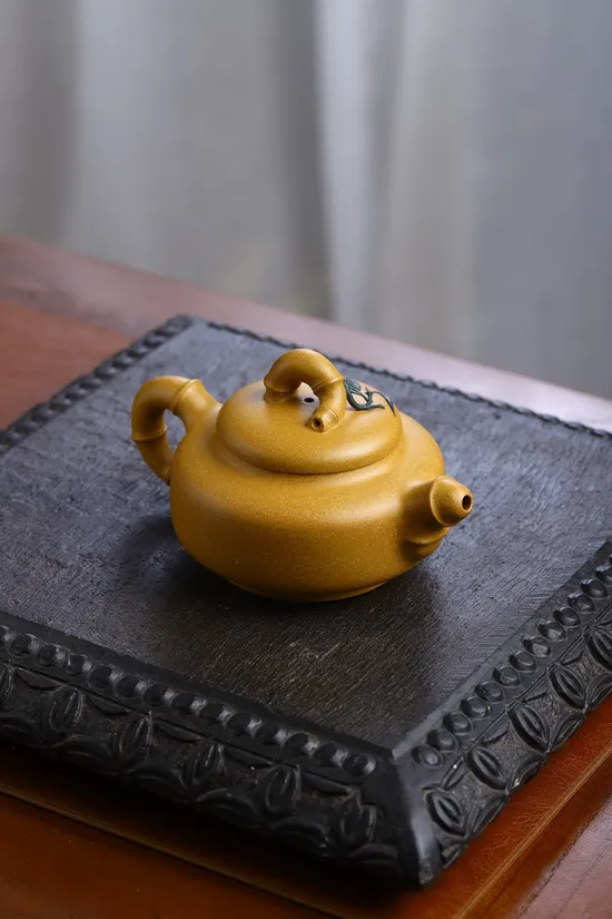Zisha Teapots: 2 | 100 CNY | Xu Liuming | Leng Huangjin Duan clay 2