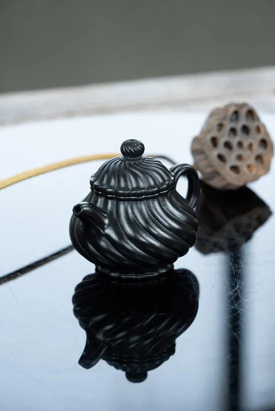 Premium Yixing Teapot | Artisan-Crafted Vermilion Clay Lotus Design 2