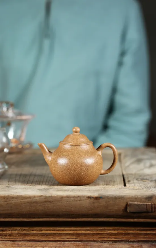 Premium Yixing Zisha Teapot – Handcrafted Clay Artisan Pottery 1