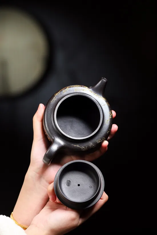 Yixing Zisha Teapot | Handcrafted Shi Huang Clay Artisan Teapot 3
