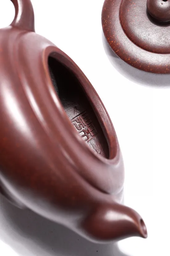 Premium Yixing Clay Teapot Handcrafted by Master Yu Wenyuan | Artisan Craft 3