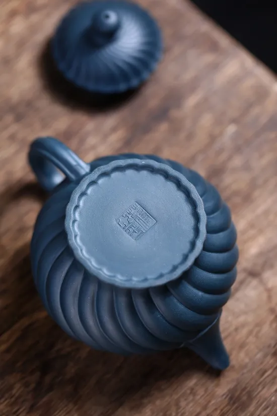Premium Yixing Zisha Teapot: Handcrafted Artistry & Timeless Design 7