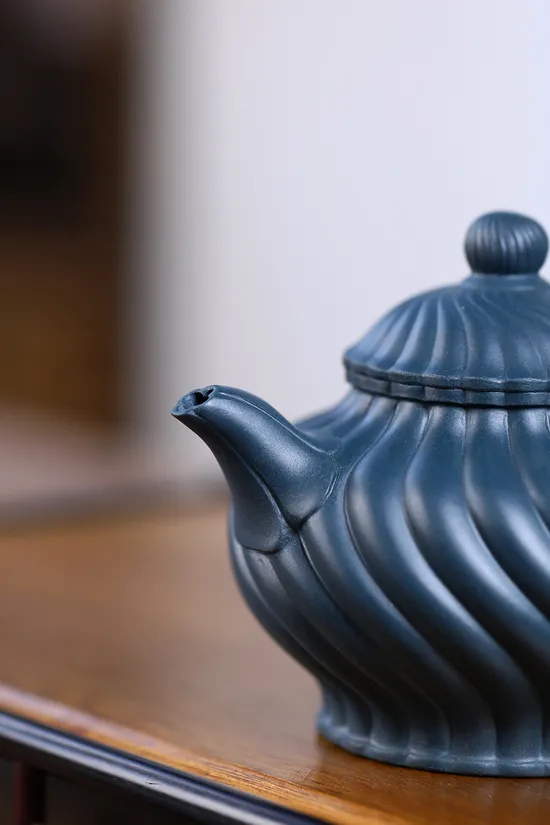 Premium Yixing Zisha Teapot: Handcrafted Artistry & Timeless Design 9
