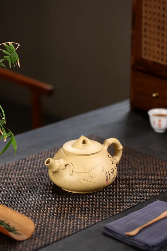 Yixing Zisha Teapot | Handcrafted Collectible | Rare Benshanlv Clay 1