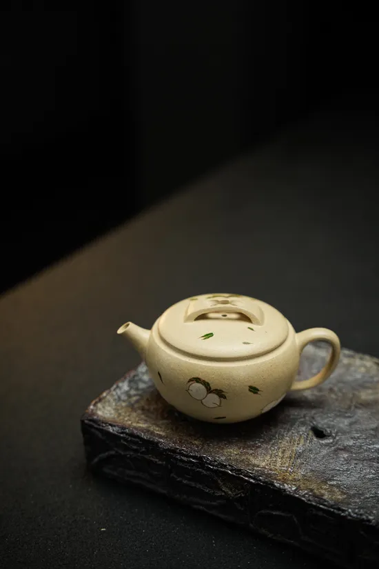 Premium Yixing Zisha Clay Teapot: Handcrafted & Authentic Design 3