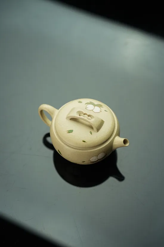 Premium Yixing Zisha Clay Teapot: Handcrafted & Authentic Design 4