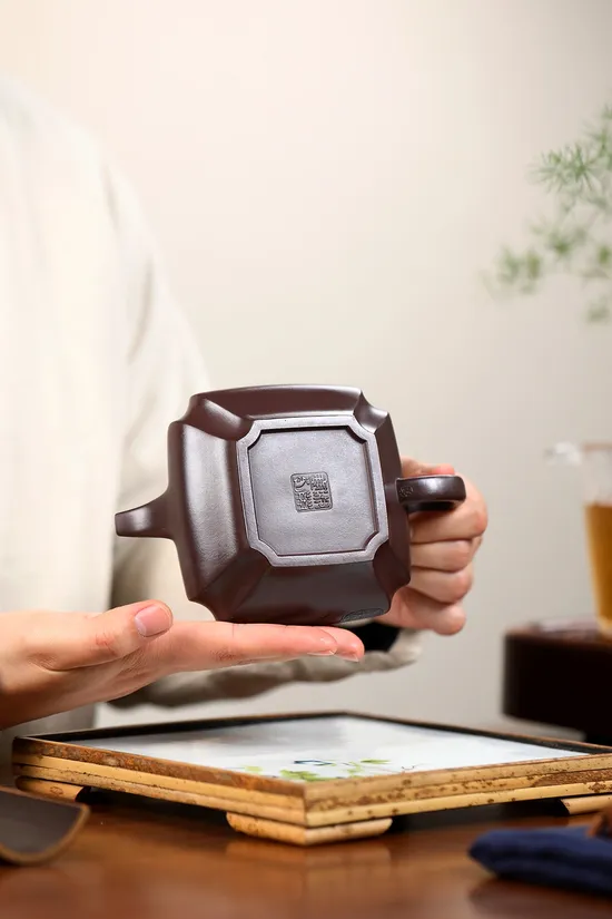 Premium Yixing Zisha Teapot – Handcrafted Collector’s Artisan Treasure 4