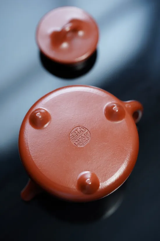Premium Yixing Zisha Teapot: Handcrafted Clay, Classic Design | 240cc 1