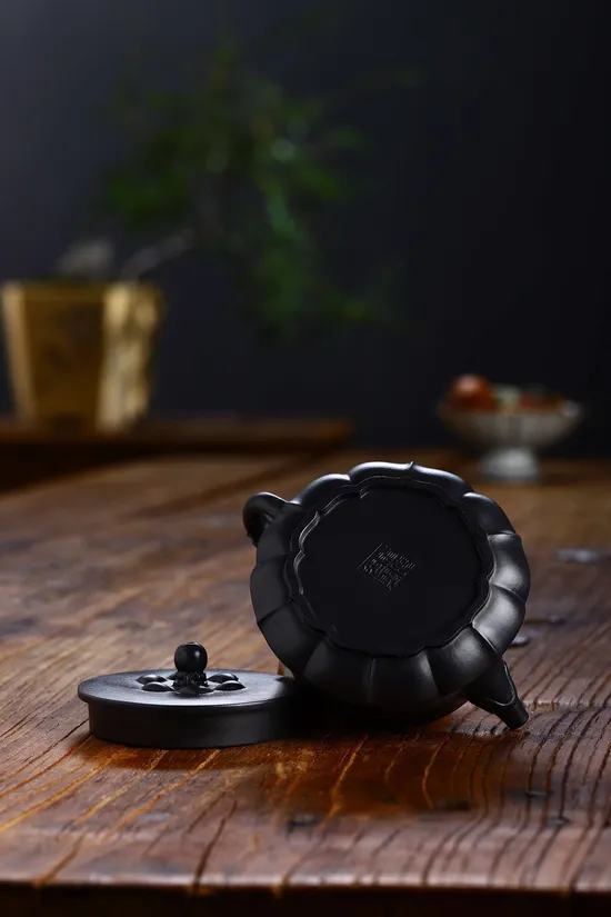 Zisha Teapots: Dragon Chant Rhombus Flower | 2400 CNY 3