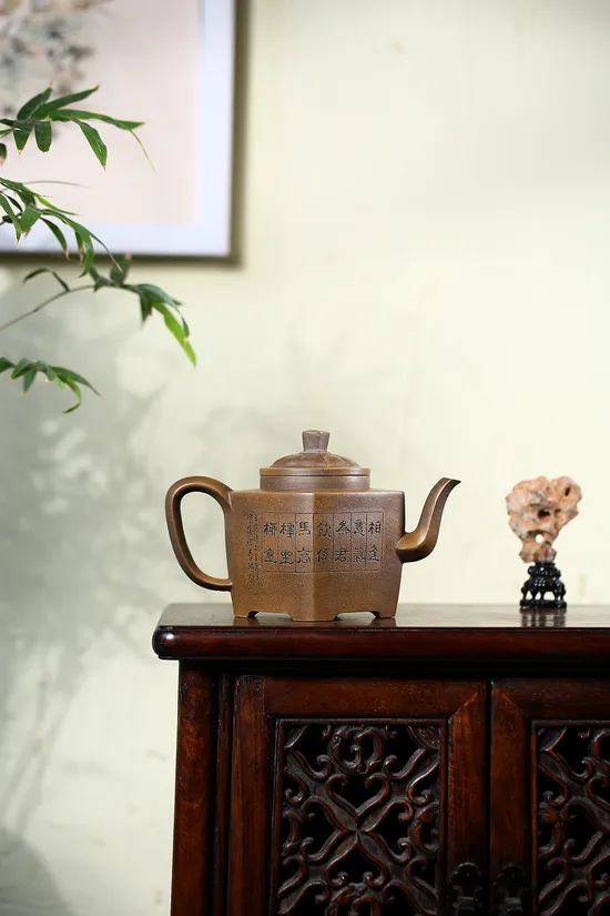 Handcrafted Yixing Zisha Teapot - Collector's Artistry & Premium Clay 1