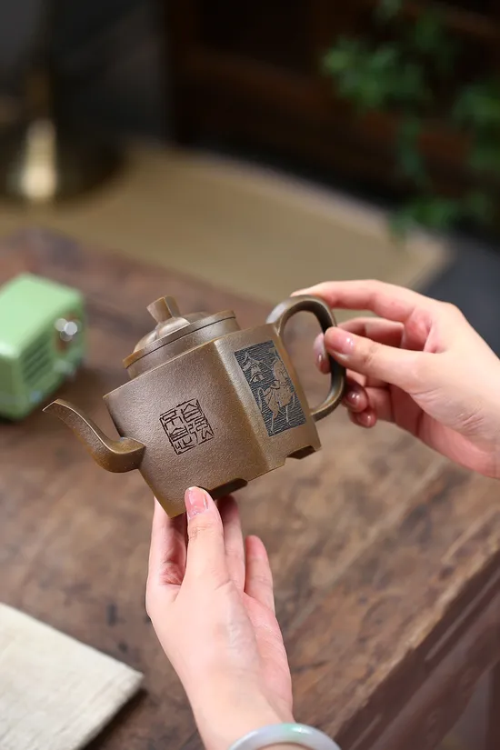 Handcrafted Yixing Zisha Teapot - Collector's Artistry & Premium Clay 6