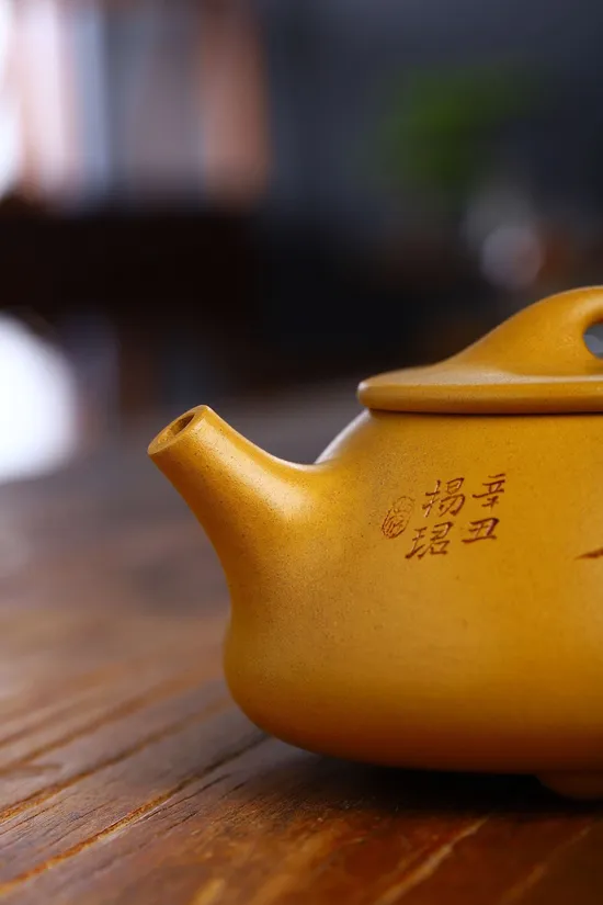 Premium Yixing Zisha Teapot - Handcrafted Collectible Artisan Ceramics 8