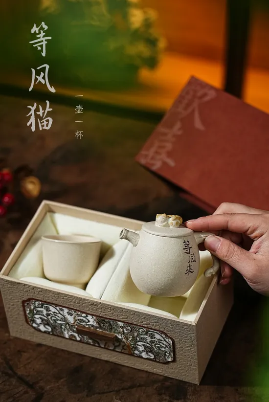 Yixing Zisha Teapot Set – Handcrafted Clay Teapot & Cup Collection 3