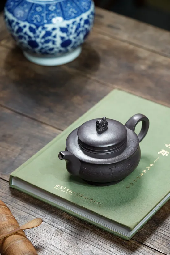 Premium Yixing Zisha Teapot | Handcrafted Clay Art | Jiang Yaping 1