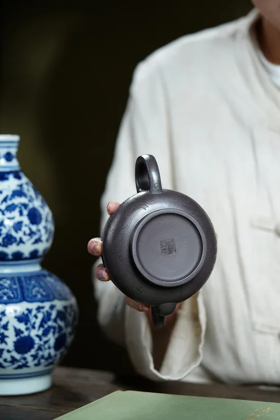 Premium Yixing Zisha Teapot | Handcrafted Clay Art | Jiang Yaping 2