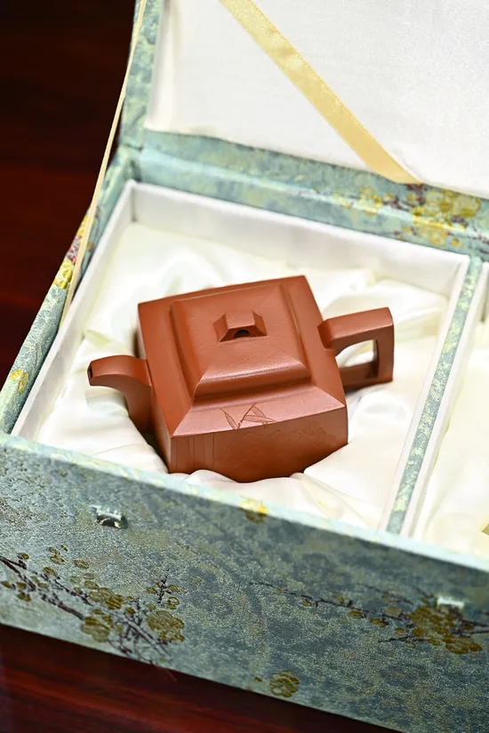 Yixing Zisha Teapot | Handcrafted Ceramics | Premium Clay Teapot 3
