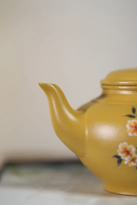 Yixing Teapot Yang Junbao Handcrafted Golden Clay Artistry 4