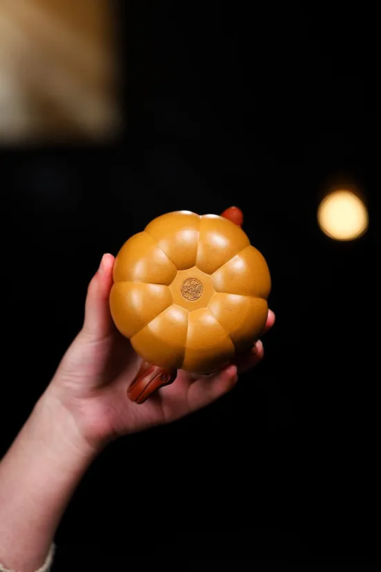 Premium Yixing Zisha Teapot – Artisan Crafted, Collectible Design 5