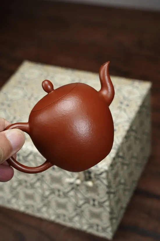 Premium Yixing Clay Teapot | Handcrafted Zisha Pot for Tea Lovers 1