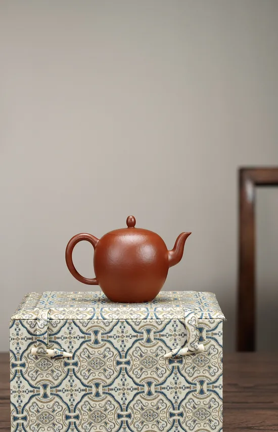 Premium Yixing Clay Teapot | Handcrafted Zisha Pot for Tea Lovers 2