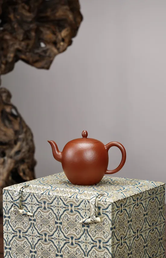 Premium Yixing Clay Teapot | Handcrafted Zisha Pot for Tea Lovers 4