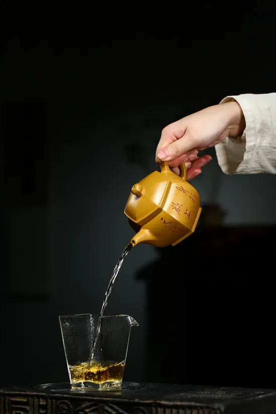 Premium Yixing Zisha Teapot - Golden Clay, Jiang Yuejun Craftsmanship 3