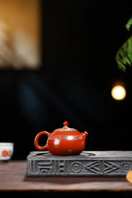 Xishi Yixing Clay Teapot: Handcrafted with 24K Gold & Vintage Design 2