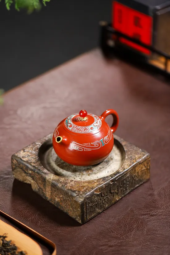 Xishi Yixing Clay Teapot: Handcrafted with 24K Gold & Vintage Design 3