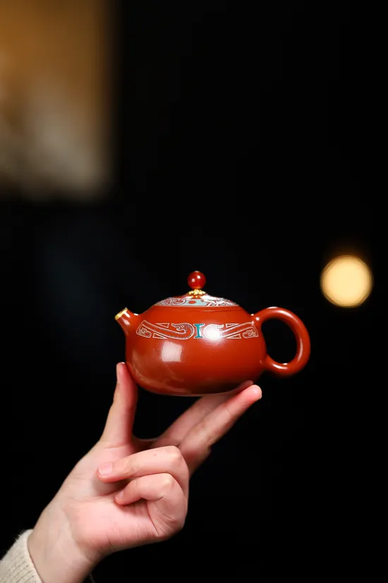 Xishi Yixing Clay Teapot: Handcrafted with 24K Gold & Vintage Design 6