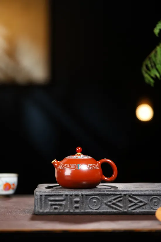 Xishi Yixing Clay Teapot: Handcrafted with 24K Gold & Vintage Design 7