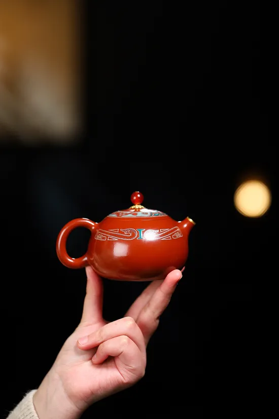 Xishi Yixing Clay Teapot: Handcrafted with 24K Gold & Vintage Design 9
