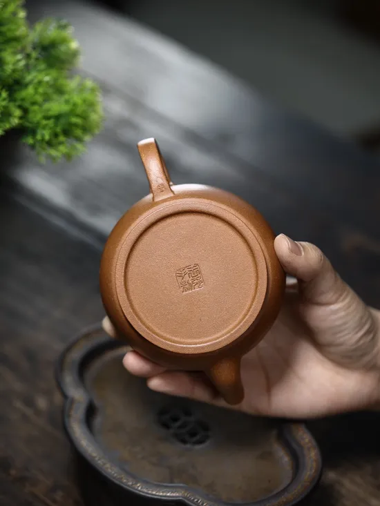 Yixing Zisha Teapot | Artisan Ceramic Teaware & Traditional Clay Craftsmanship 6