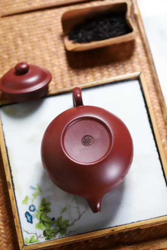 Premium Yixing Zisha Teapot: Golden Dragon Design, Artistic Clay Craftsmanship 1