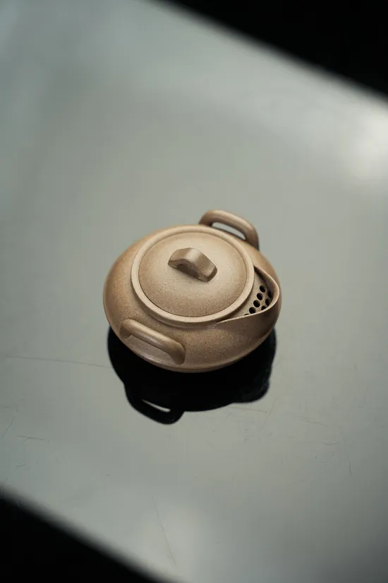 Premium Yixing Clay Teapot 140cc | Handcrafted Zisha Artisan Pot 1