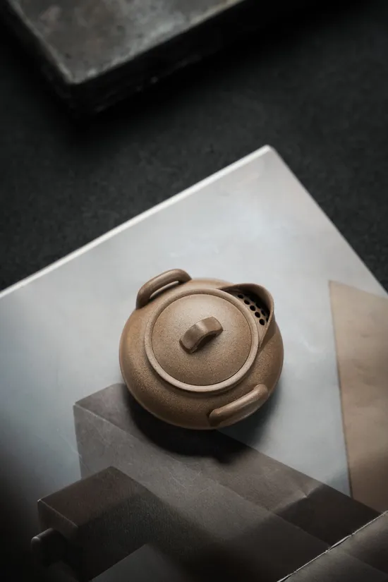 Premium Yixing Clay Teapot 140cc | Handcrafted Zisha Artisan Pot 2