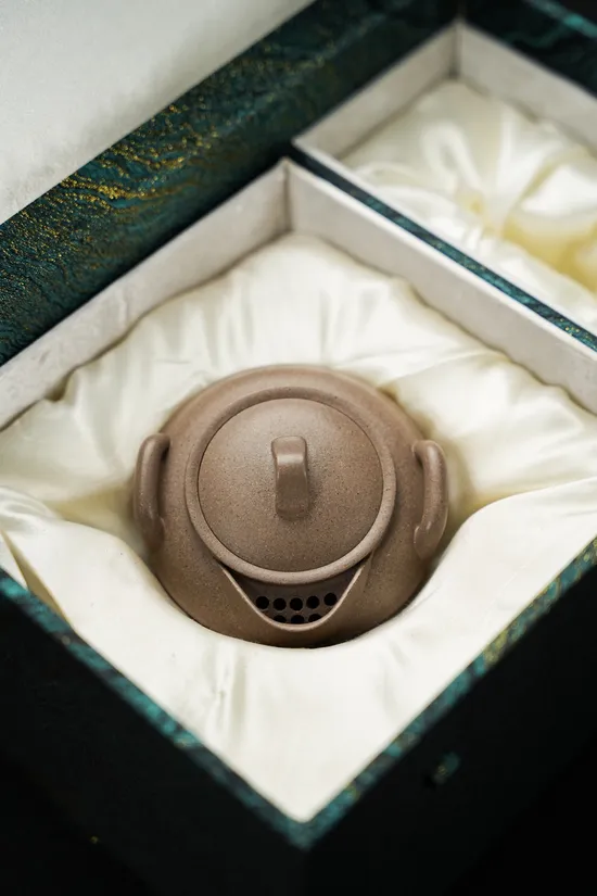 Premium Yixing Clay Teapot 140cc | Handcrafted Zisha Artisan Pot 3